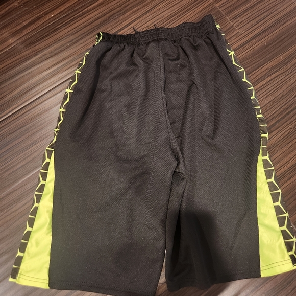 CS Sport Boys Basketball Short - size 18/20 - Picture 2 of 6